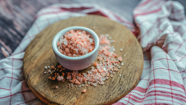 Vastu Tips For Salt Salt that increases love between husband and wife