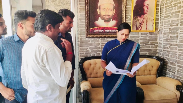 Lok Sabha Election 2024 Congress Leader Veena Kashappanavar Cried Because Of Ticket Missed Lok Sabha Election 2024 Congress Leader Veena Kashappanavar Cried Because Of Ticket Missed