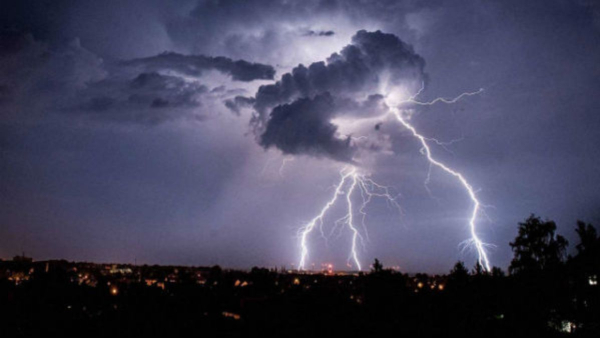 Heavy rain with thunder in many parts of Vijayapura district
