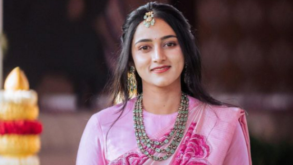 DK Shivakumar s daughter Aishwarya Reaction on joining politics