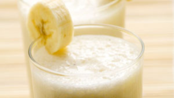 How to make very easy and tasty summer drink Banana Milkshake