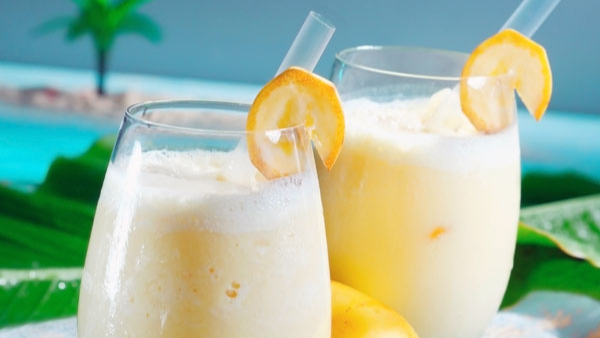 How to make very easy and tasty summer drink Banana Milkshake