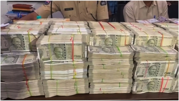 Rs 5 6 Crore Hard Cash 3 Kg Gold and Silver Siezed by Ballari Police