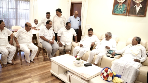 CM Siddaramaiah Meets BJP MP Srinivas Prasad in Mysuru Ahead of Lok Sabha Election 2024