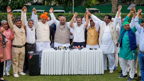 Dainik Bhaskar lok sabha election Survey Making Narendra Modi PM a big issue for 48 people