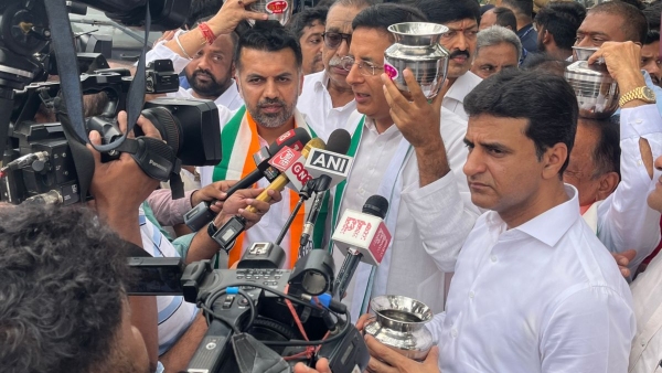 Congress protests in Bangalore with an empty mug