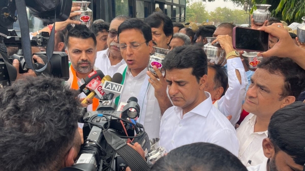 Congress protests in Bangalore with an empty mug