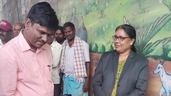 Judge helped to old woman who lived under the bridge in Davanagere Judge helped to old woman who lived under the bridge in Davanagere
