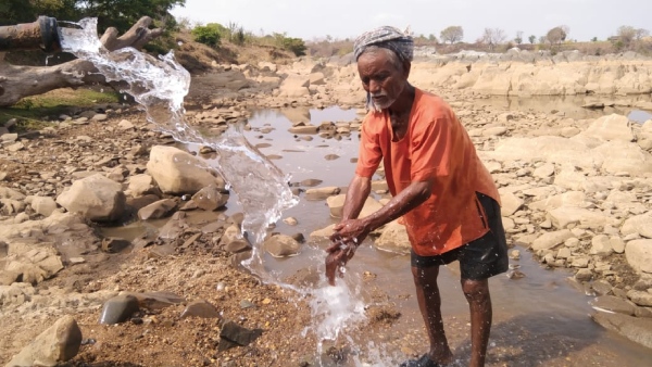 dharwad-farmer-has-pumping-borewell