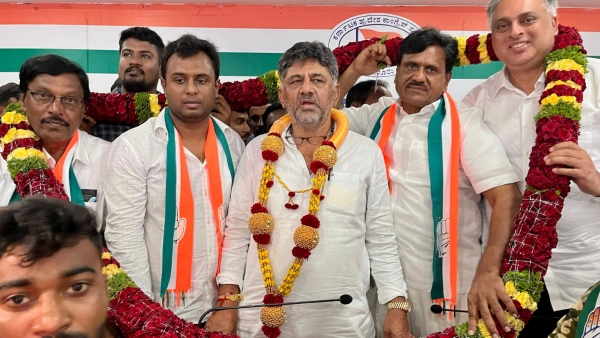 More Than 400 JDS Leaders From Channapatna Joined Congress At KPCC Office