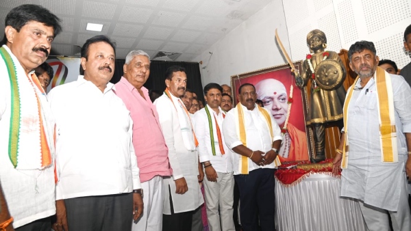 dk-shivakumar-requests-vokkaliga-leaders