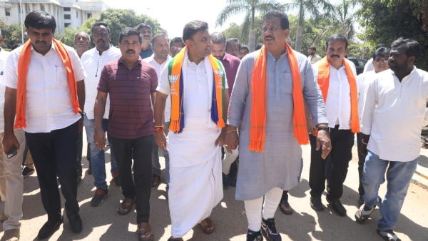 Dr K Sudhakar Officially Filed Nomination From Chikkaballapur Constituency