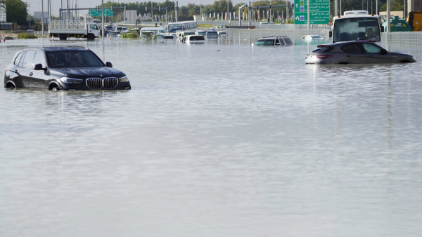 Dubai Rain water entered roads and houses in Dubai due to heavy rains