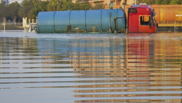 Dubai Rain water entered roads and houses in Dubai due to heavy rains