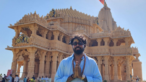 MI Captain Hardik Pandya offers prayers at Somnath Temple