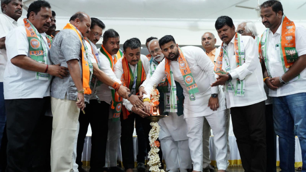 Lok Sabha election 2024 Radha Mohan Das Agarwal to solve rift between Prajwal Preetham