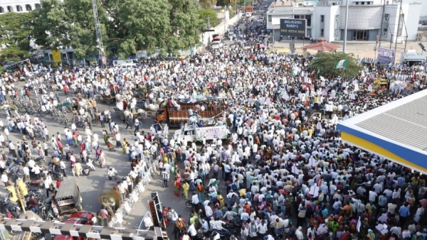 JDS-BJP Alliance Candidate HD Kumaraswamy Roadshow In Mandya