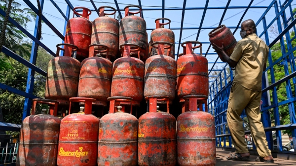 How to get LPG subsidy of rs 300 will be available on 12 cylinders