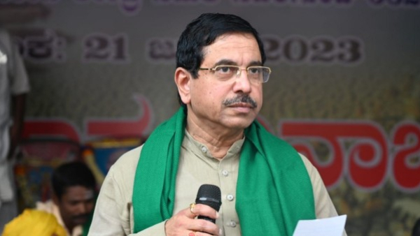 Hubballi Neha Hiremath Murder Pralhad Joshi Urged Probe in Way of Love Jihad after Visit Kims Hubballi Neha Hiremath Murder Pralhad Joshi Urged Probe in Way of Love Jihad after Visit Kims