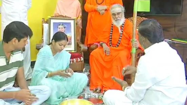 Rambhapuri Sri Has Express Unhappy for handover CID Probe of Hubballi Neha Murder Case