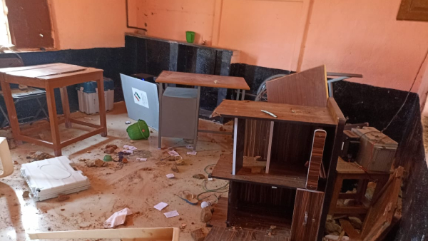 5 Villages People attack on polling booth in Indiganatta