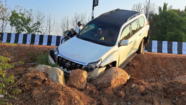 Kollegala MLA s car accident near Nadanahalli