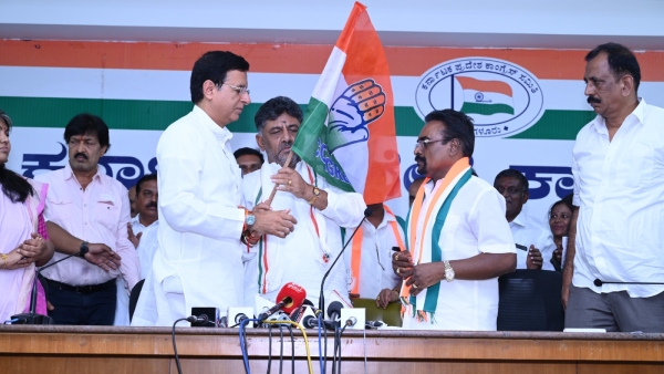 Lok Sabha Poll Operation Hasta BJP Mlc KP Nanjundi joins Congress