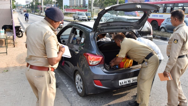 Karnataka Lok Sabha Election 2024 Money found in car