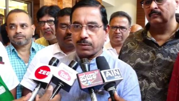 CM Siddaramaiah have not Daire For will Say Mallikarjun Kharge As PM Candidate Pralhad Joshi