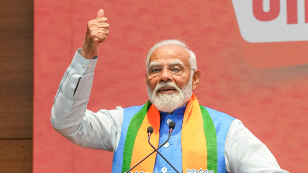 Dainik Bhaskar lok sabha election Survey Making Narendra Modi PM a big issue for 48 people