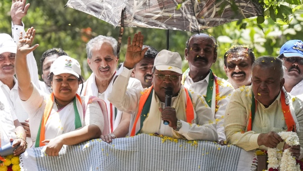 BJP Soars in Karnataka Lok Sabha Elections Congress Stuck Below Double Digits Since 1998
