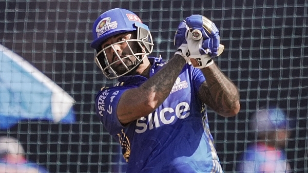 IPL 2024 Suryakumar Yadav Set to Rejoin Mumbai Indians Camp on April 5 After NCA Clears Him as Fit
