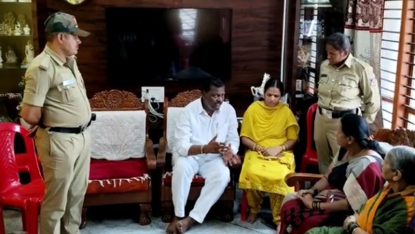 Tight Police Security Arranged for Neha s Father Niranjan Hiremath and Family in Hubballi Tight Police Security Arranged for Neha s Father Niranjan Hiremath and Family in Hubballi