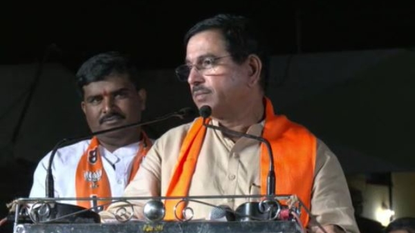 Karnataka Congress Govt Will Fall Soon Pralhad Joshi Revealed Siddaramaiah and DK Shivakumar Plans