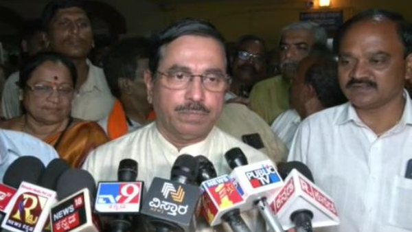 Dharwad Lok Sabha Pralhad Joshi Slams Congress After Temple Run on Wednesday