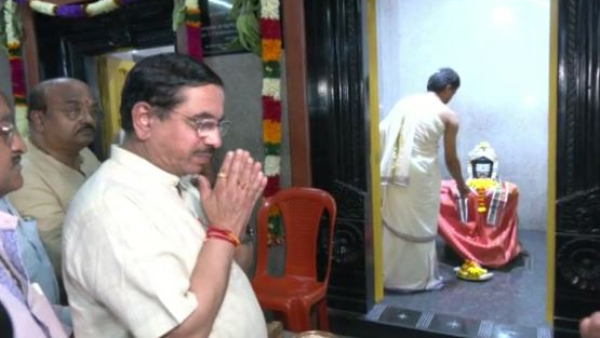 Dharwad Lok Sabha Pralhad Joshi Slams Congress After Temple Run on Wednesday