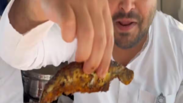 Rahul Gandhi and Tejashwi Yadav eating meat at the festival - Modi attacked