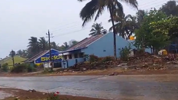 Heavy Rain Lashes Many Districts on Ugadhi Festival Day in Karnataka