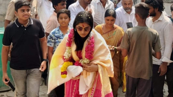 RCB Star Shreyanka Patil got a warm welcome in her hometown Kolakur