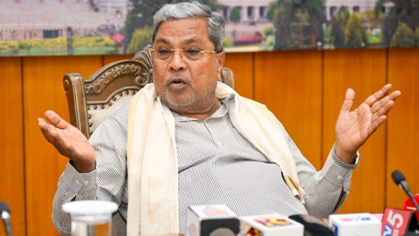 Siddaramaiah Asked HD Deve Gowda To Raise His Voice Against The Central Government