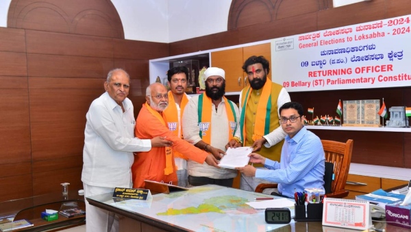 Sriramulu s wife Bhagyalakshmi filed nomination as independent candidate