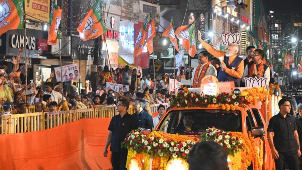 Stage Collapse During PM Modi s Jabalpur Roadshow Leaves Seven Injured