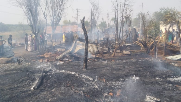 Massive Fire Breaks Hits on 10 Huts in a Village of Tumkur Districts Koratagere Taluk