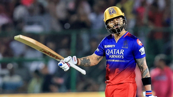 Virat Kohli s Injury Scare Star Batsman Limps Off After Twisting Leg