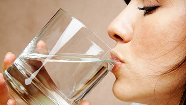 How much water you should drink in a day during summer season and what are its benefits