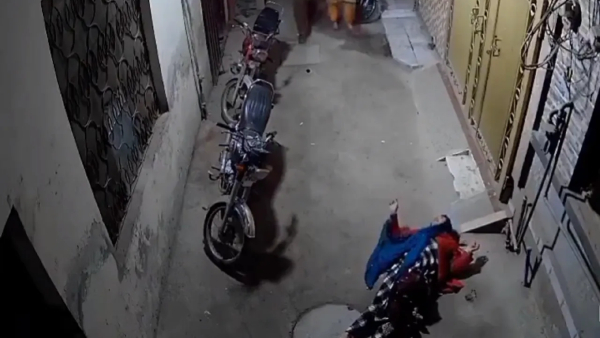 Woman In Lahore Was Thrown Out Of Window By Her Husband Video viral