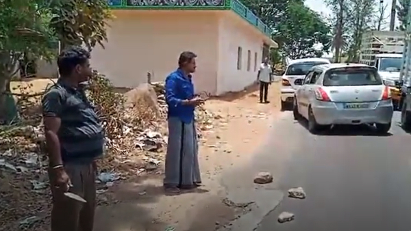 Actor Vinod Raj Repaired The Public Road At Bengaluru Soladevanahalli