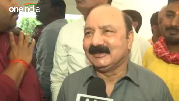 Gandhi family out of prestigious Amethi constituency Who is Kishoriya Lal Sharma Gandhi family out of prestigious Amethi constituency Who is Kishoriya Lal Sharma