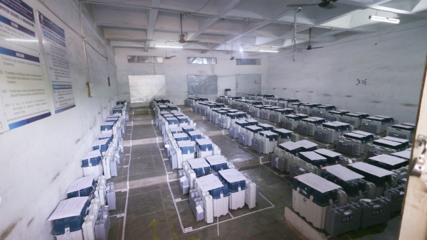 Voter Turnout 73 Per Cent At Ballari Voting Machine Kept At Strong Room