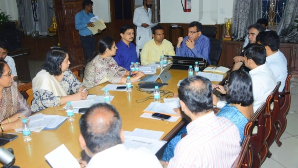 BBMP Commissioner Tushar Girinath Meeting With 8 Zones Officers
